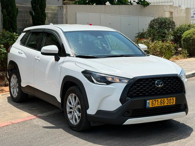 מודעת רכב טויוטה קורולה קרוס