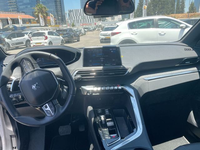 פיג'ו 3008
