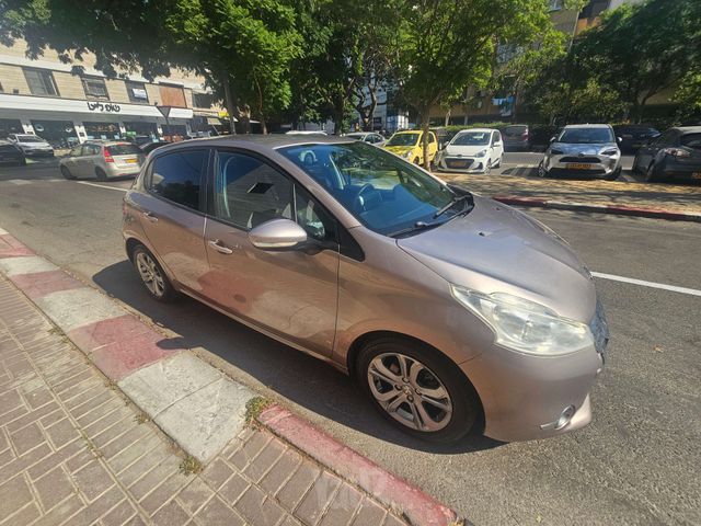 פיג'ו 208