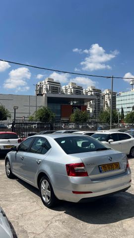 סקודה אוקטביה