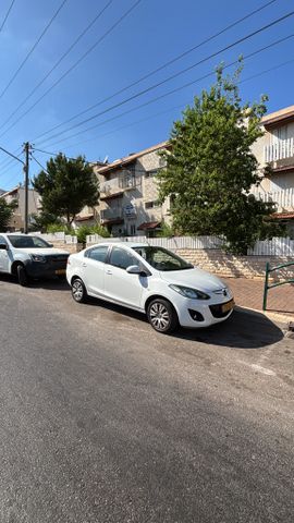 מודעת רכב מאזדה 2