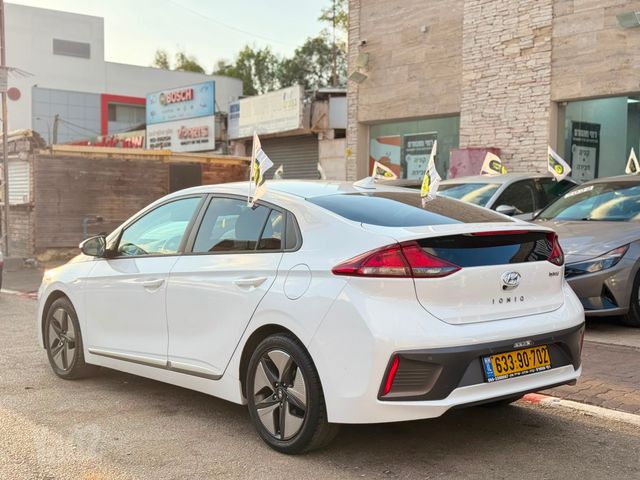 יונדאי איוניק