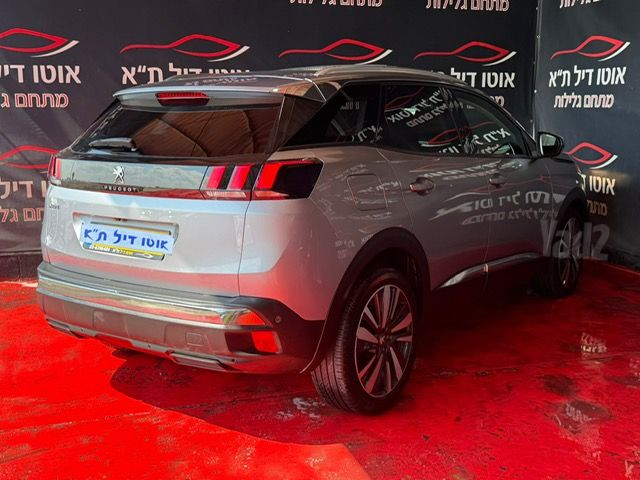 פיג'ו 3008