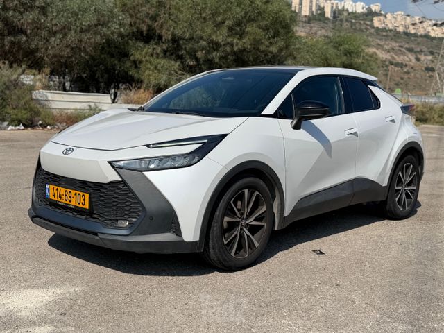 מודעת רכב טויוטה C-HR