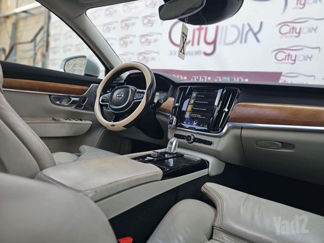 וולוו S90