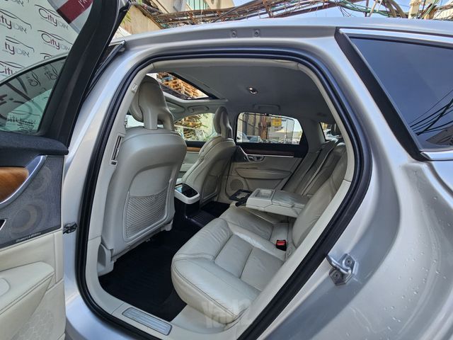 וולוו S90
