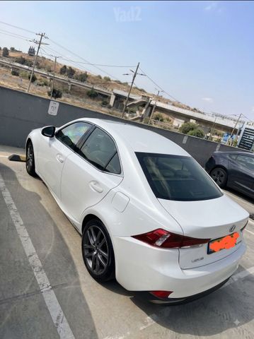מודעת רכב לקסוס IS