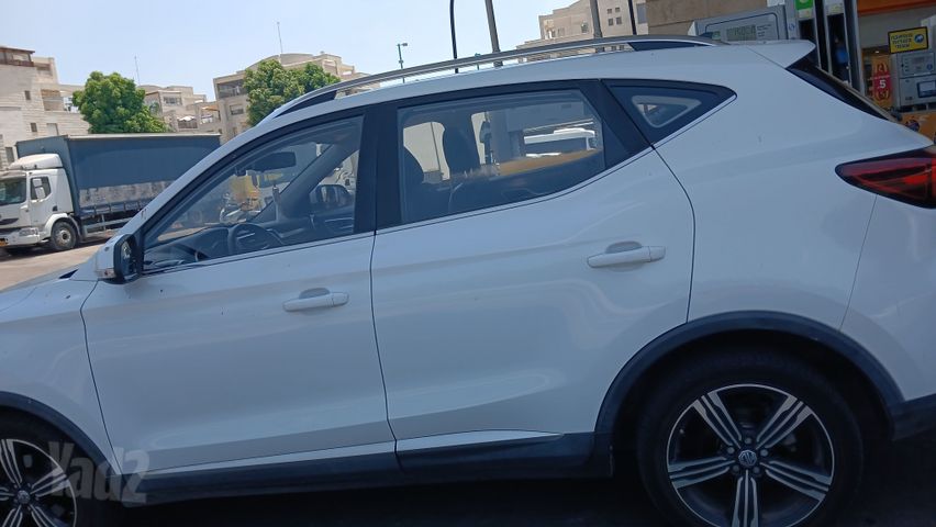 אם ג'י ZS