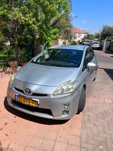 טויוטה פריוס