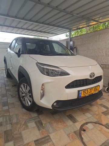 מודעת רכב טויוטה יאריס קרוס