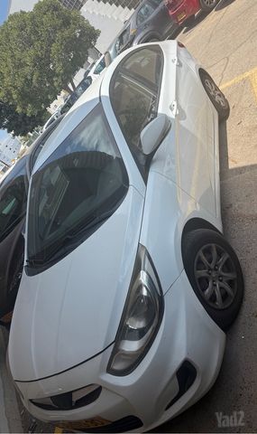 יונדאי אקסנט i25