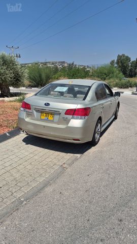 סובארו B4/לגאסי