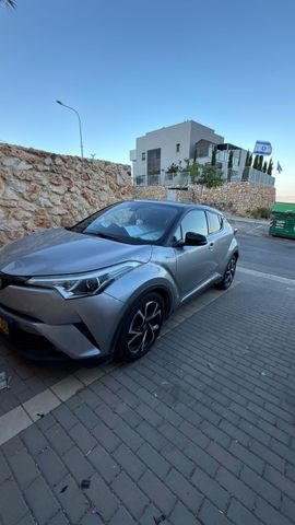 מודעת רכב טויוטה C-HR
