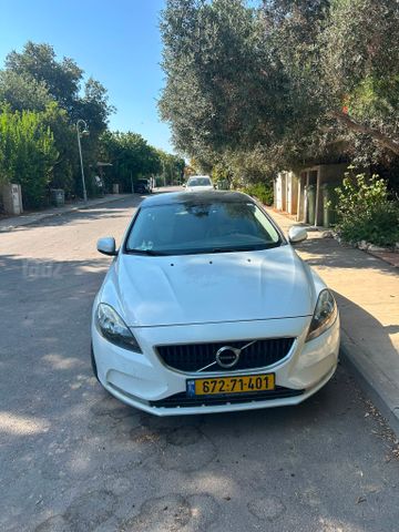 וולוו V40
