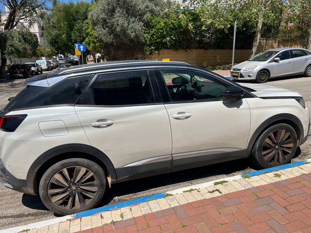 פיג'ו 3008