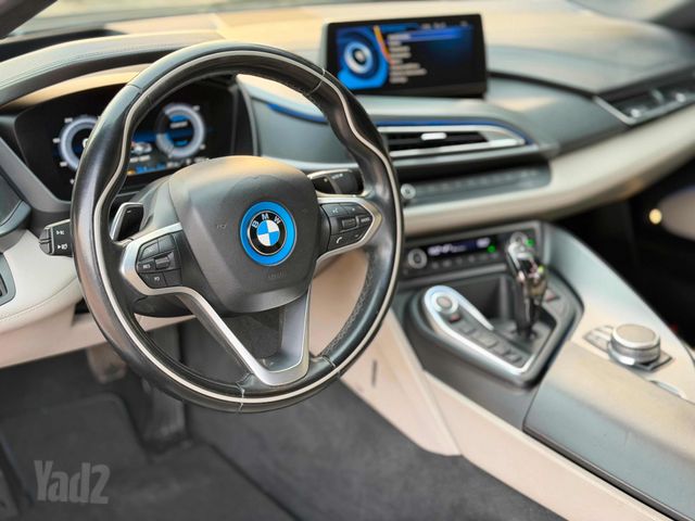 ב מ וו i8