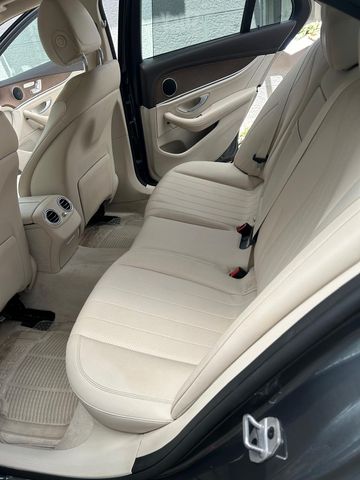 מודעת רכב מרצדס-בנץ E-class