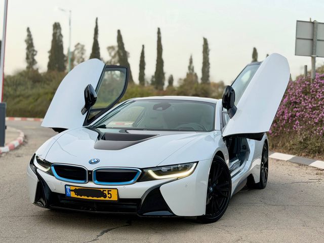 ב מ וו i8