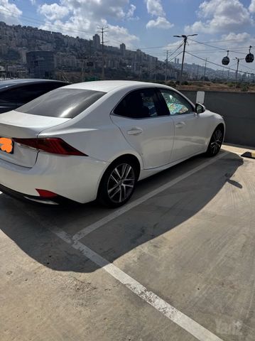 לקסוס IS