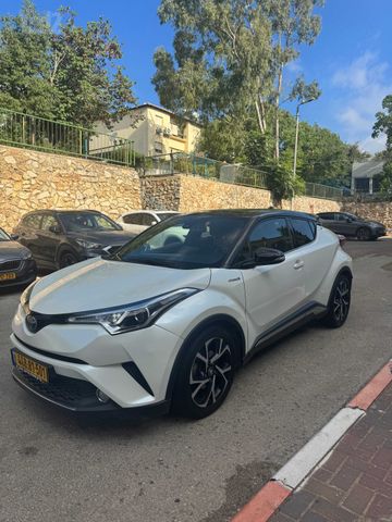 מודעת רכב טויוטה C-HR
