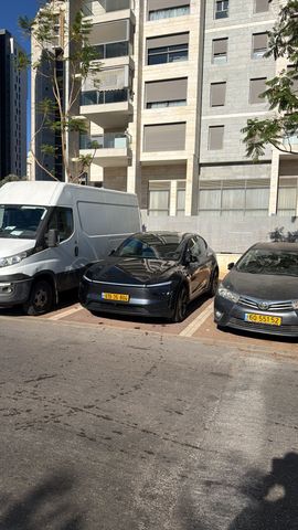 מודעת רכב טסלה מודל Y