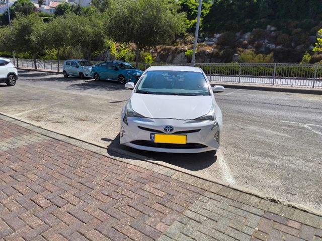 טויוטה פריוס