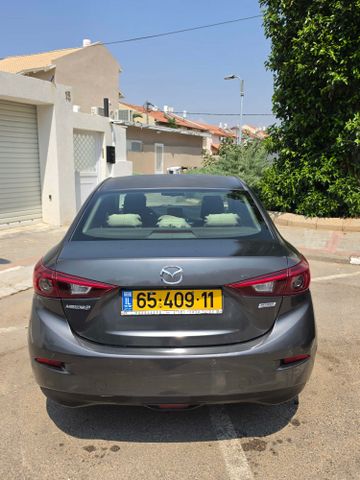 מודעת רכב מאזדה 3