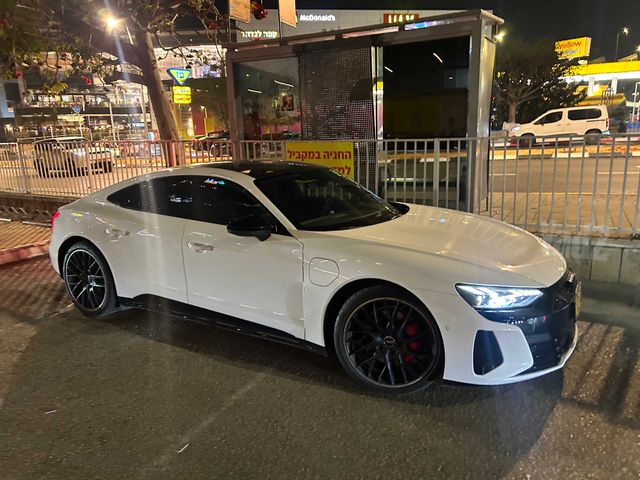 אאודי E-tron GT