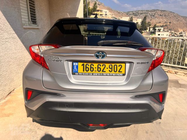 מודעת רכב טויוטה C-HR