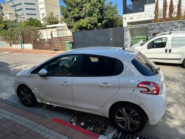 מודעת רכב פיג'ו 208