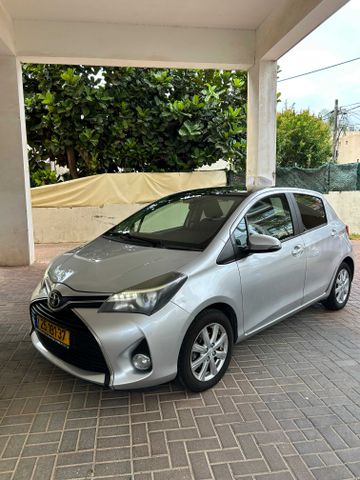 טויוטה יאריס