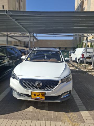 מודעת רכב אם ג'י ZS