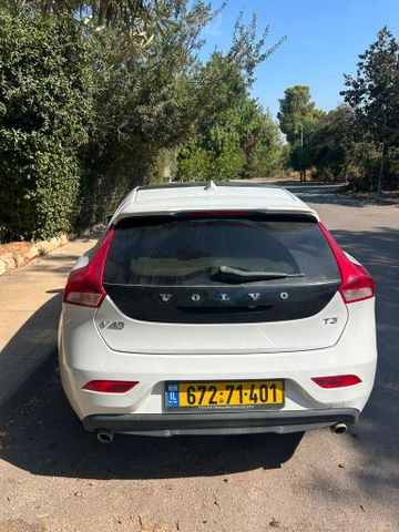 V40 Kinetic אוט׳ האצ'בק 1.5 (152 כ״ס)