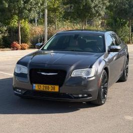 מודעת רכב קרייזלר 300