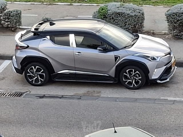 מודעת רכב טויוטה C-HR