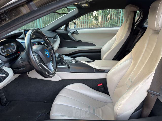ב מ וו i8
