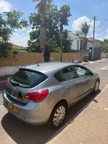 אופל אסטרה