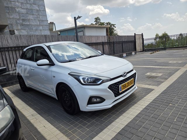 יונדאי i20
