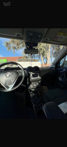 מודעת רכב אלפא רומיאו מיטו
