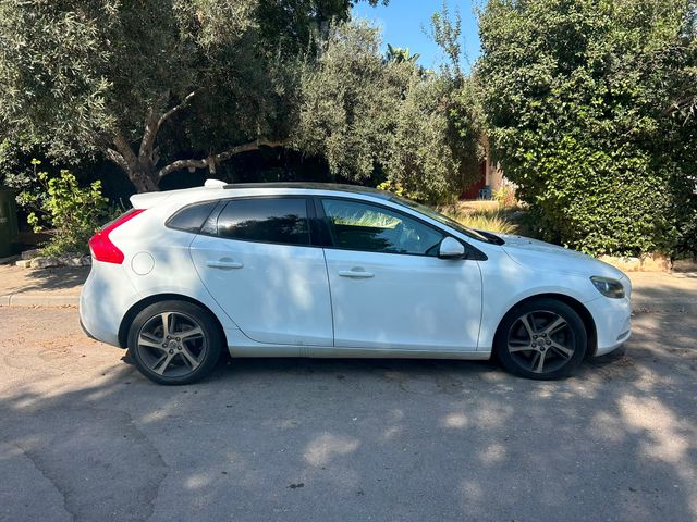 וולוו V40
