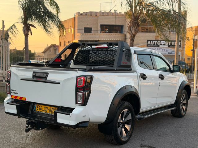 איסוזו די-מקס