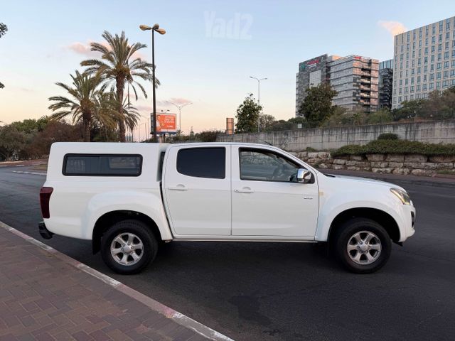 איסוזו די-מקס