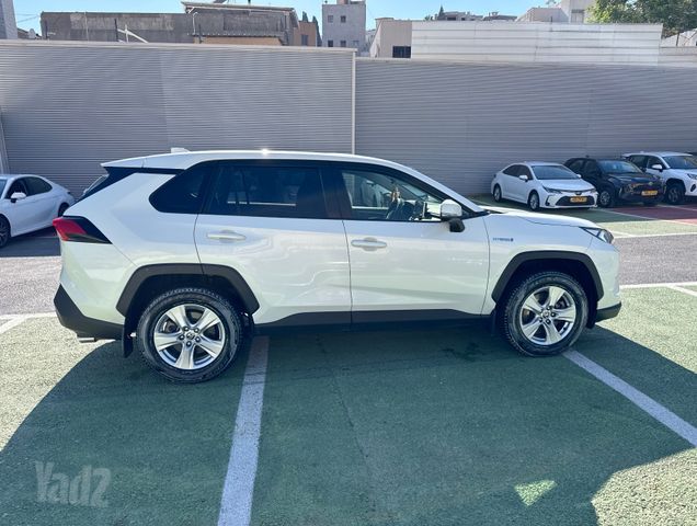 טויוטה RAV4