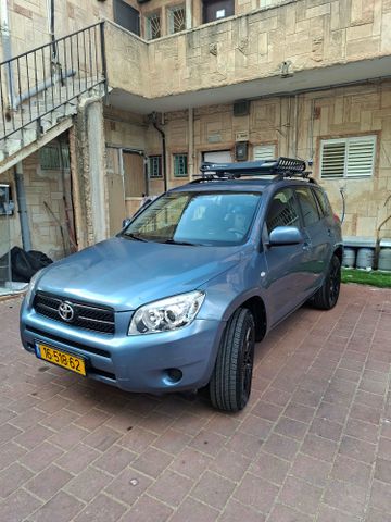 טויוטה RAV4