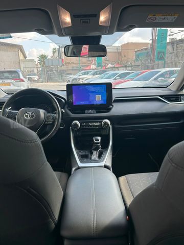 טויוטה RAV4