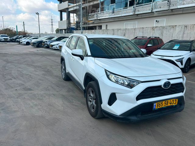 טויוטה RAV4