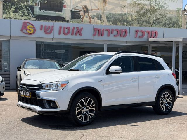 מודעת רכב מיצובישי ASX