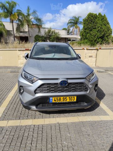 טויוטה RAV4