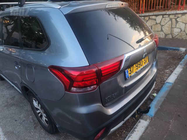מיצובישי אאוטלנדר