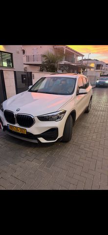 ב מ וו X1